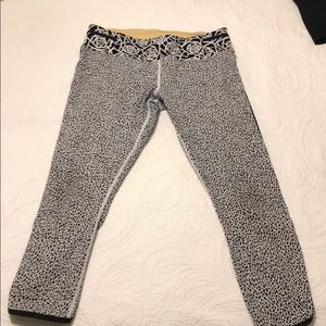Patterned lululemon crop run tights, sz. 12